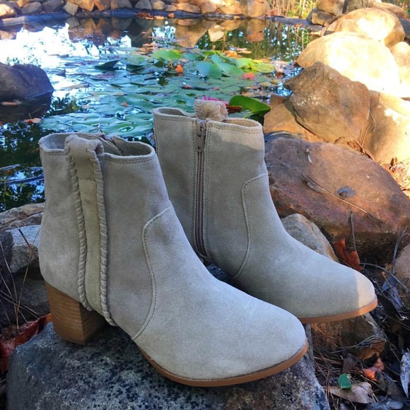 NIB Whipstitched Suede Block Heel Ankle Booties - Picture 7 of 7